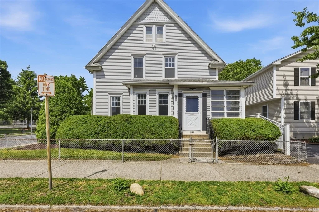 Photo of 585 Armory St