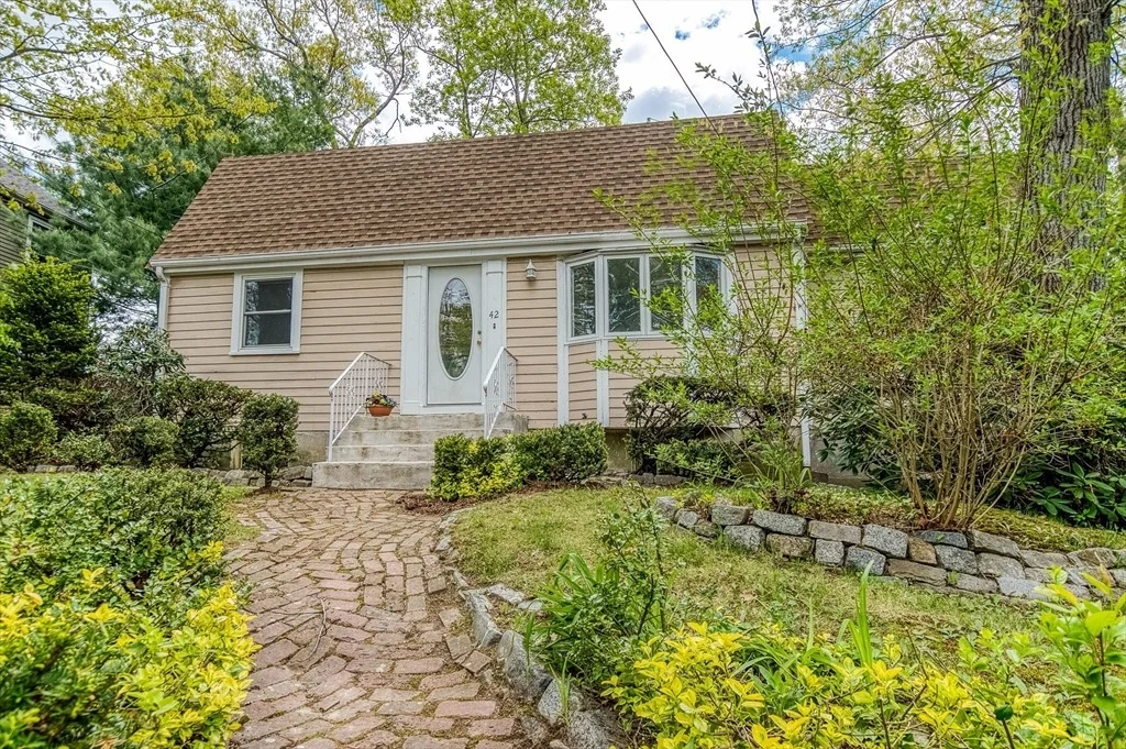 Photo of 42 Stoughton Rd
