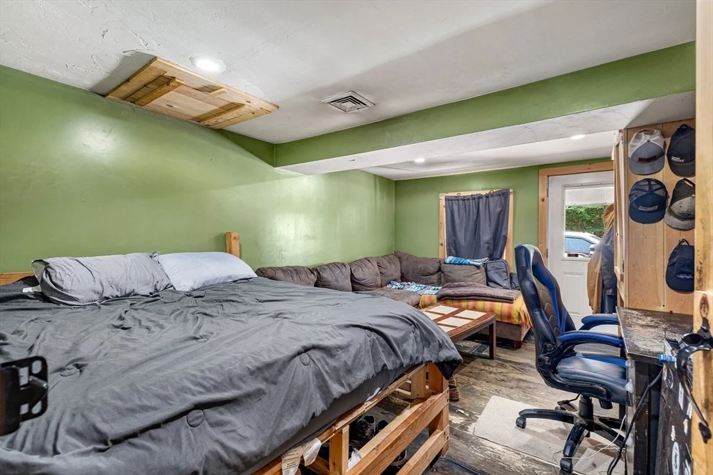 Photo of 8 Oakwood Rd