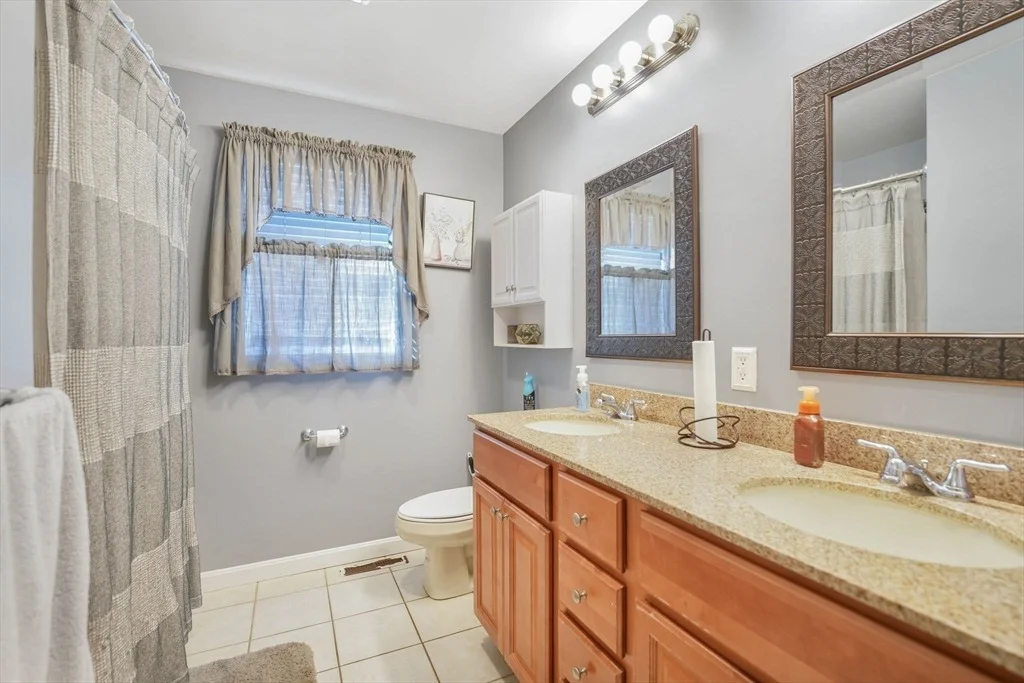 Photo of 33 Commonwealth Ave