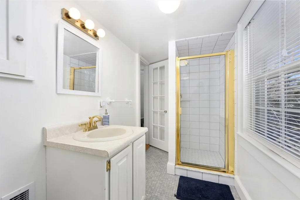 Photo of 122 Park Ave