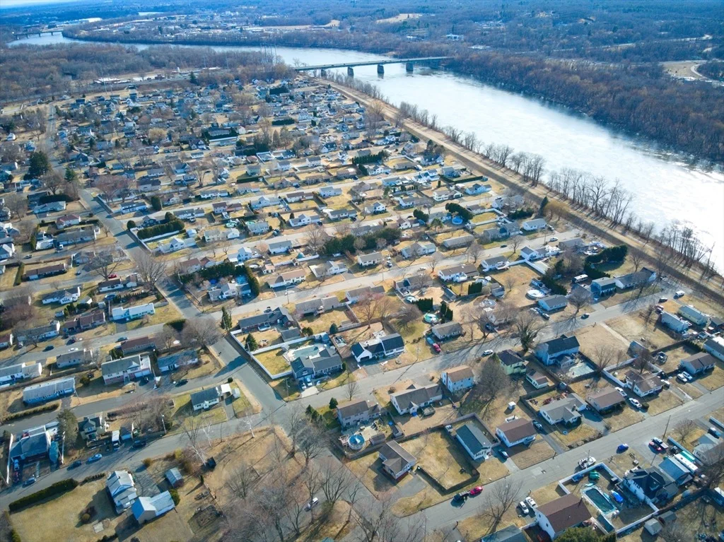 Photo of 380 Old Field Rd