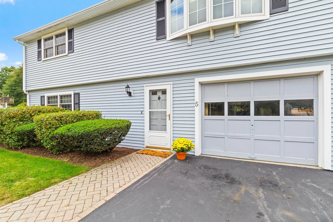 Photo of 5 Memorial Dr