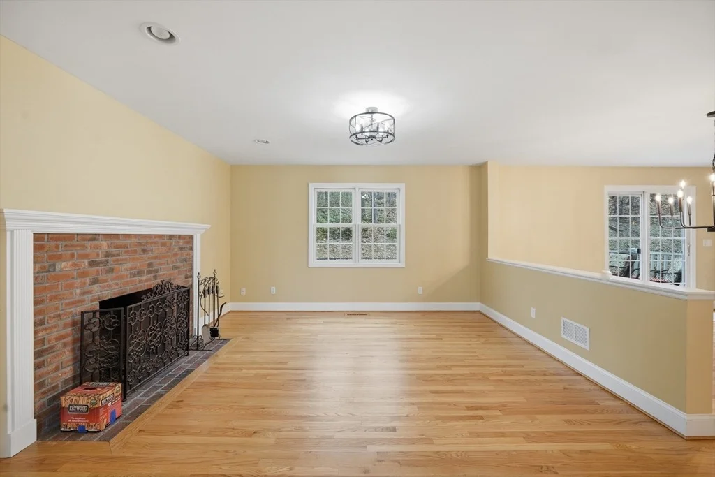 Photo of 1048 Main Rd