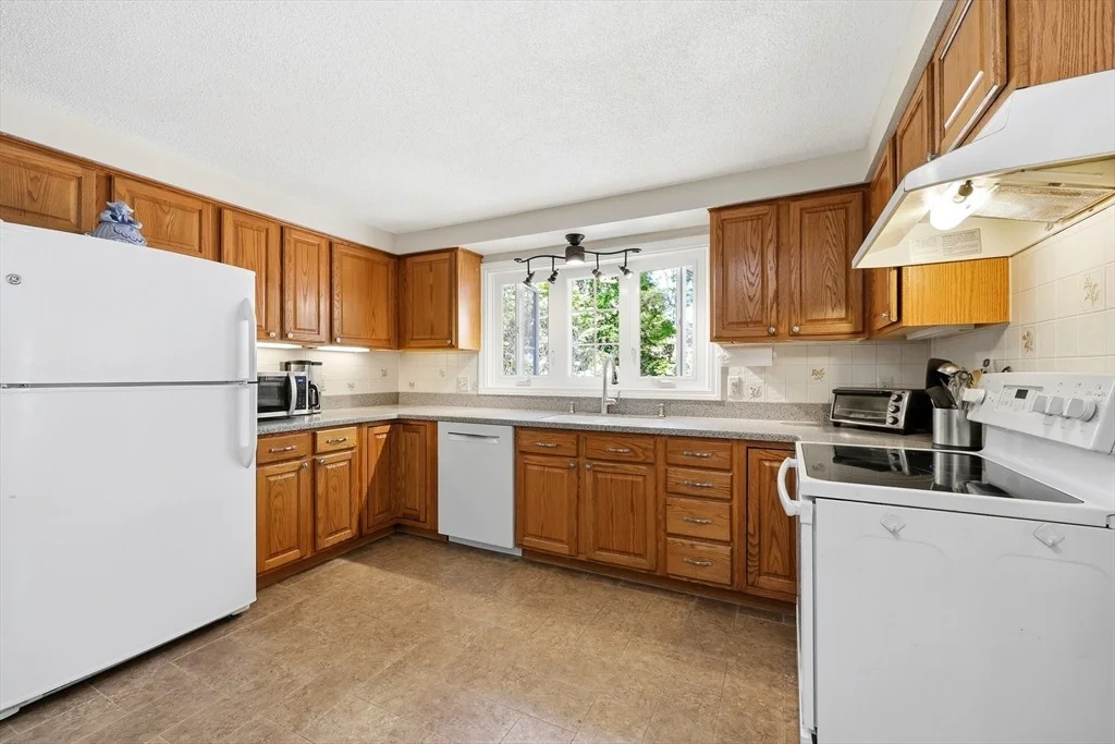 Photo of 9 Meadowbrook Drive