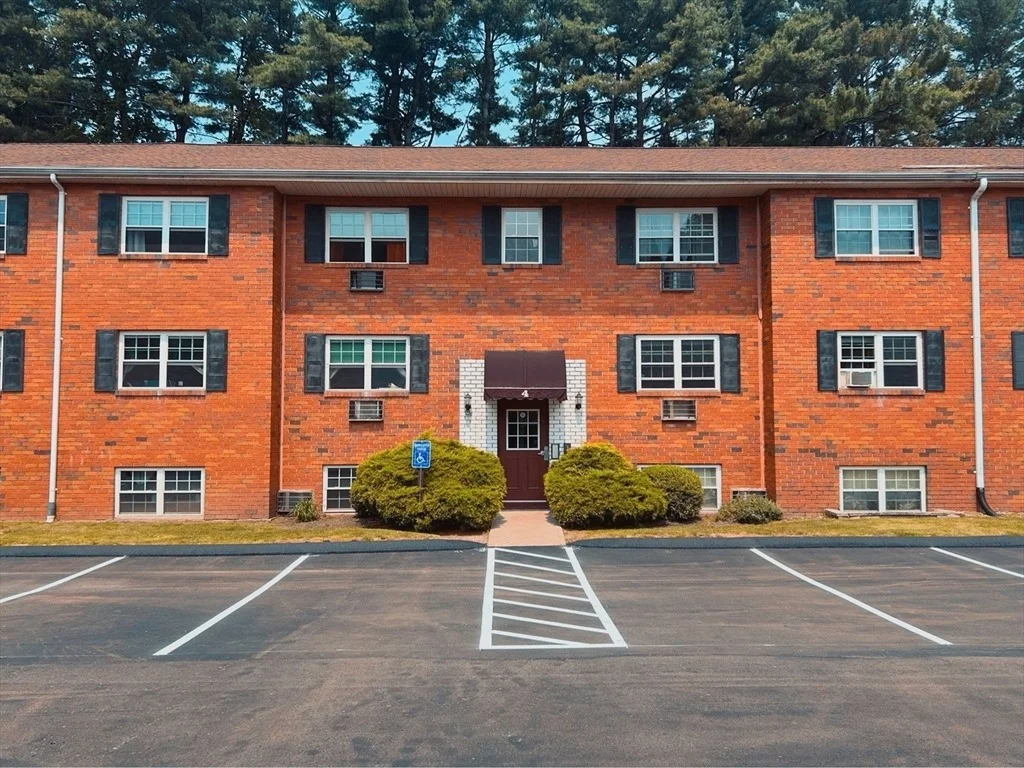 Photo of Unit D at 4 Maple Crest Circle