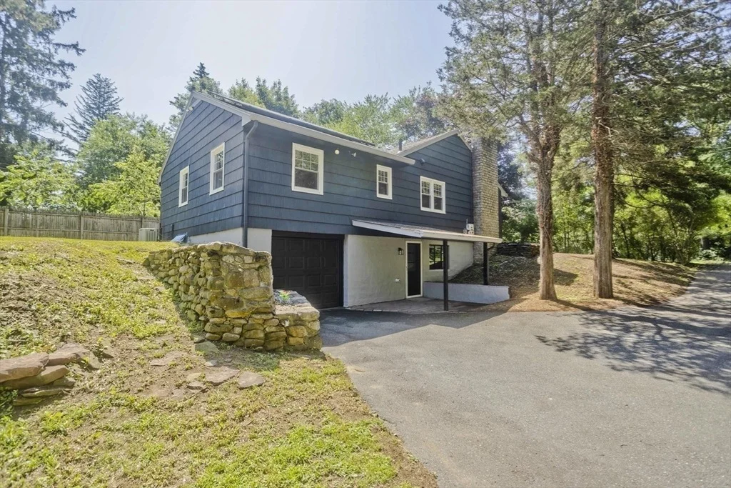 Photo of 1988 Wilbraham Rd