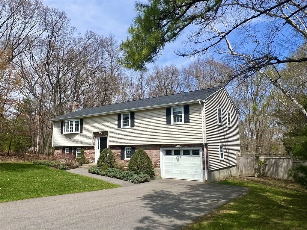 Photo of 49 Stonybrook Dr