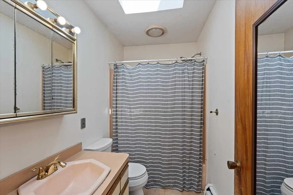 Photo of 77 Zenith Dr
