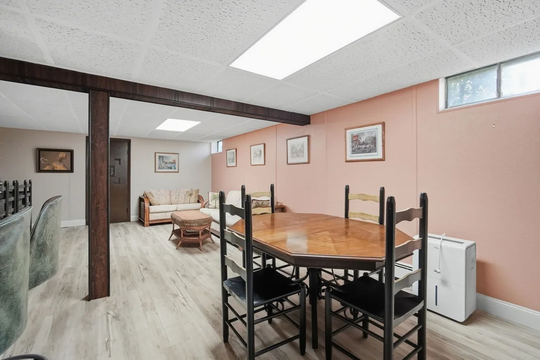Photo of 6 Sasur St
