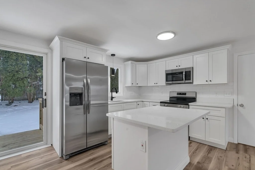 Photo of 11 Hawthorne Dr