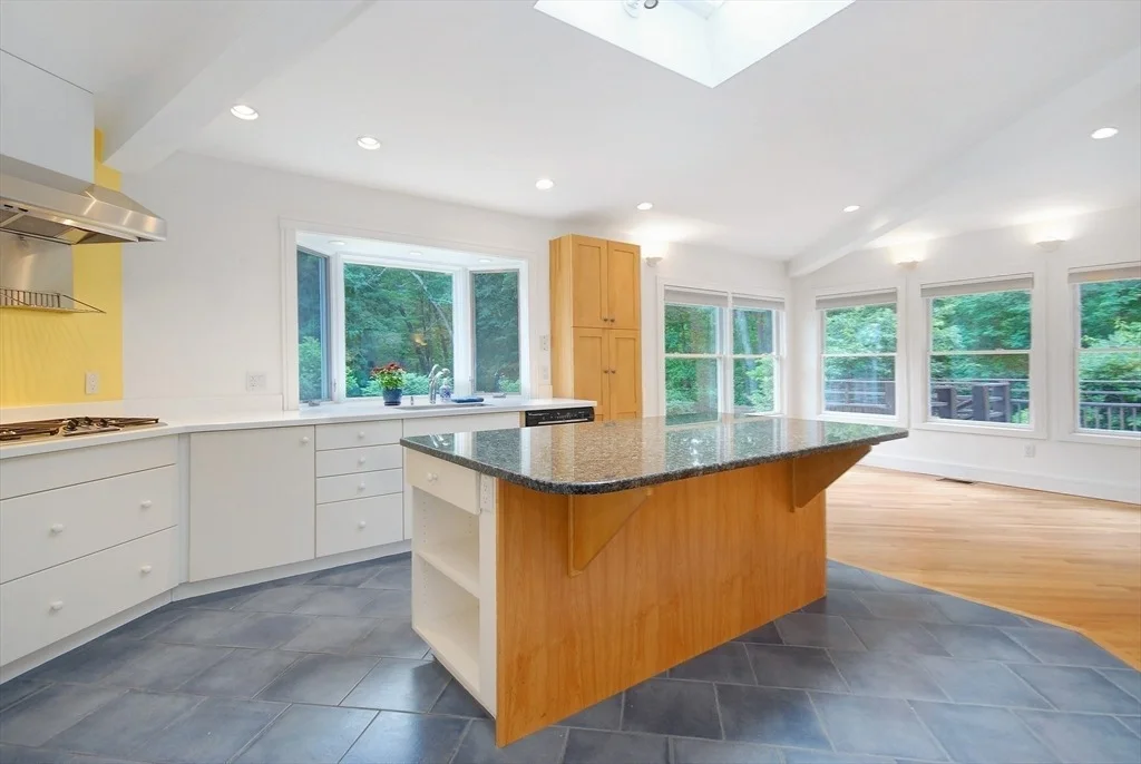 Photo of 297 Laws Brook Rd