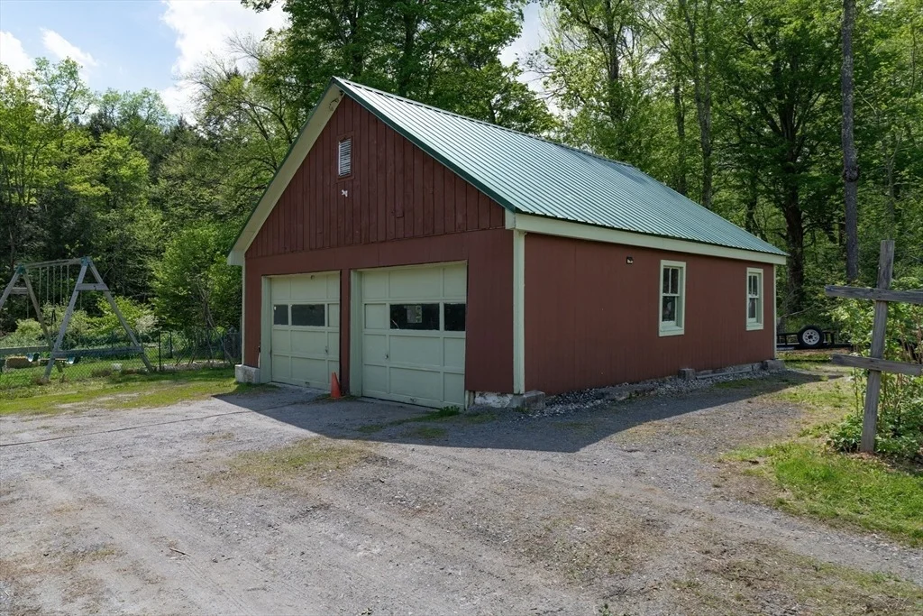 Photo of 425 Dingle Rd