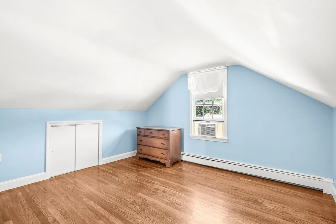 Photo of 12 Leo Ave