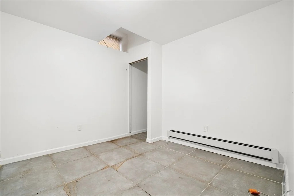 Photo of 952 Bridge St