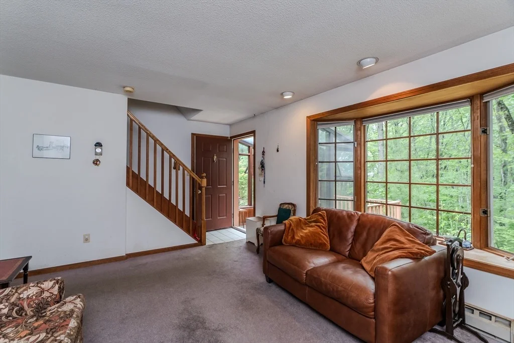Photo of 102 Larkspur Dr