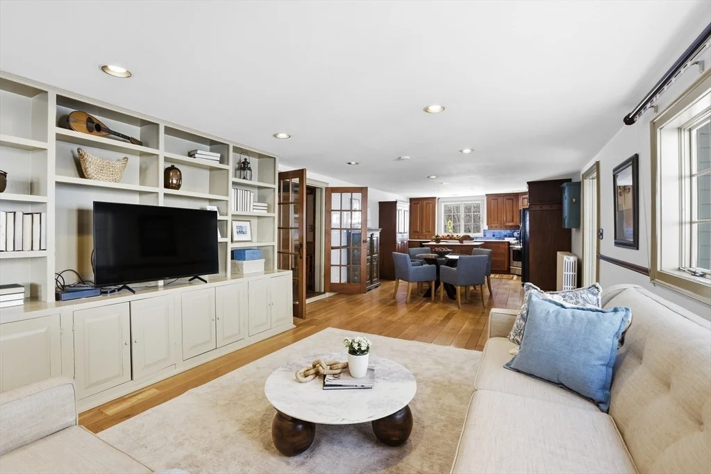 Photo of 105 Lexington Rd