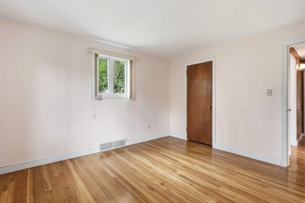 Photo of 6 Devine Rd