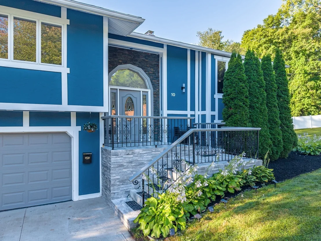 Photo of 10 Robert Dr