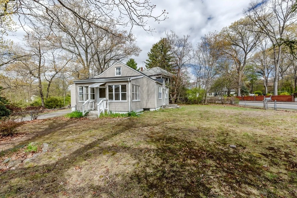 Photo of 310 Mendon Road