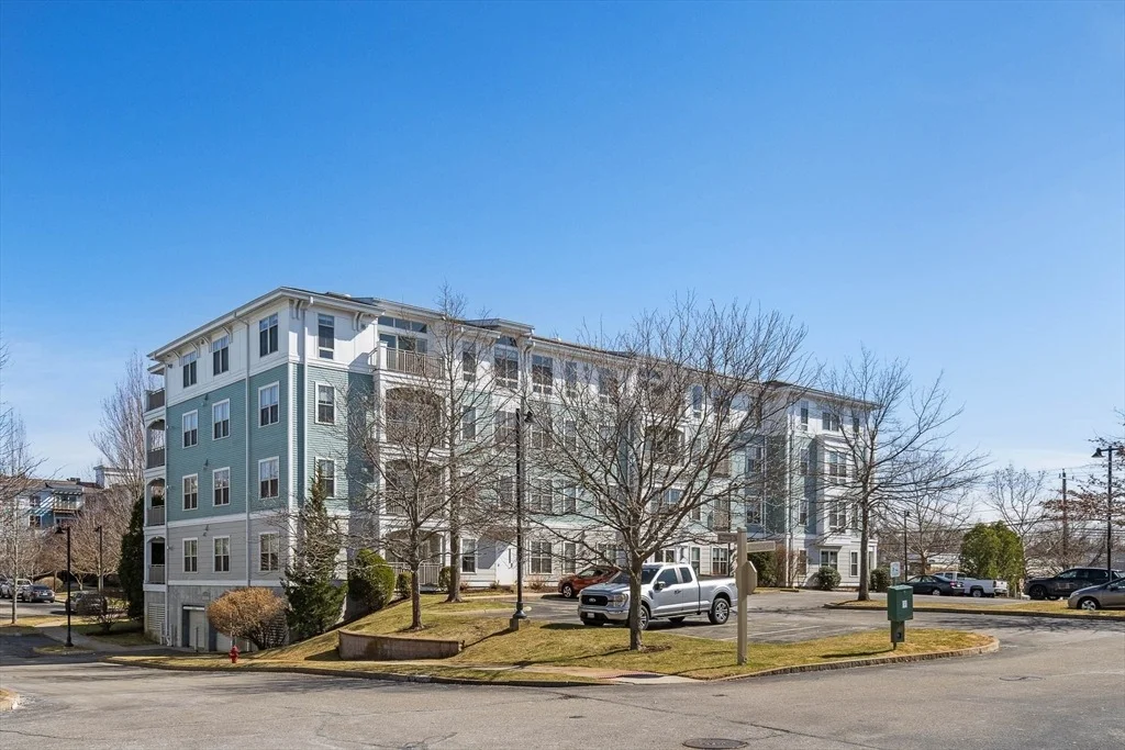 Photo of Unit 4213 at 4 Repton Cir