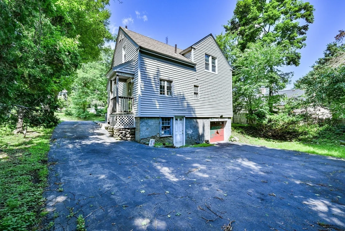 Photo of 1278 Pleasant St