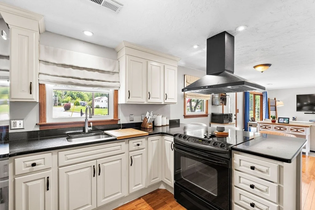 Photo of 37 Angelo St