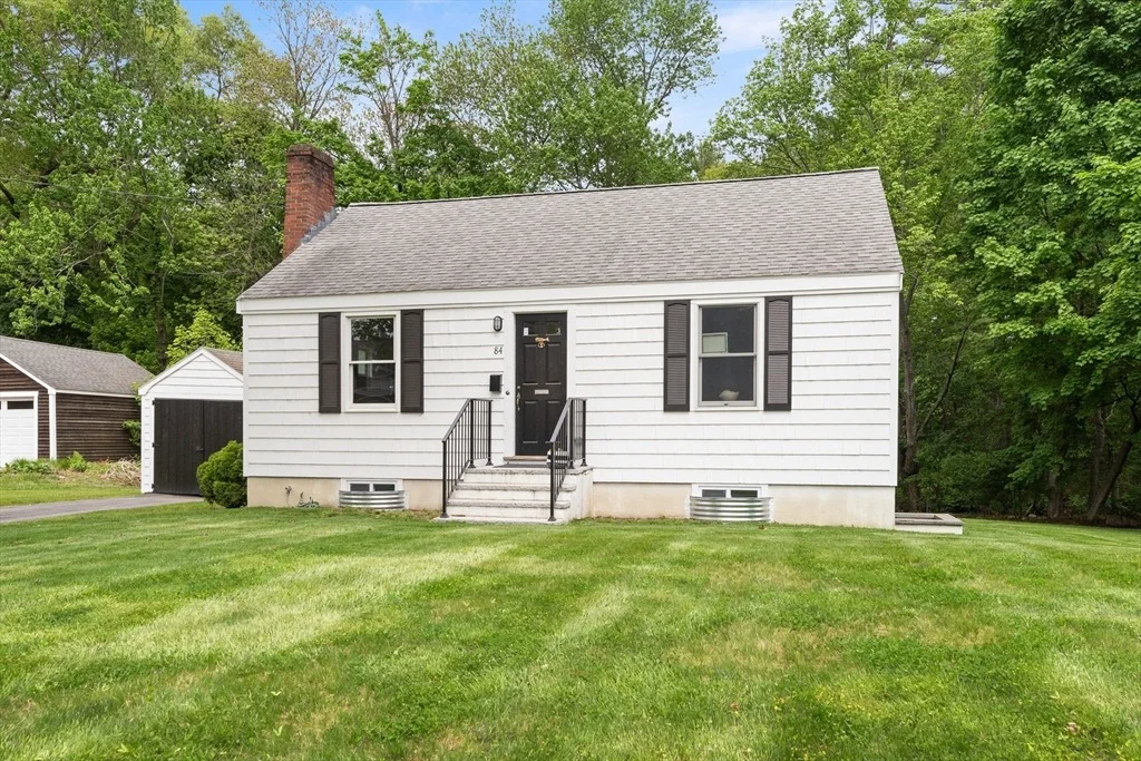 Photo of 84 Crest Rd