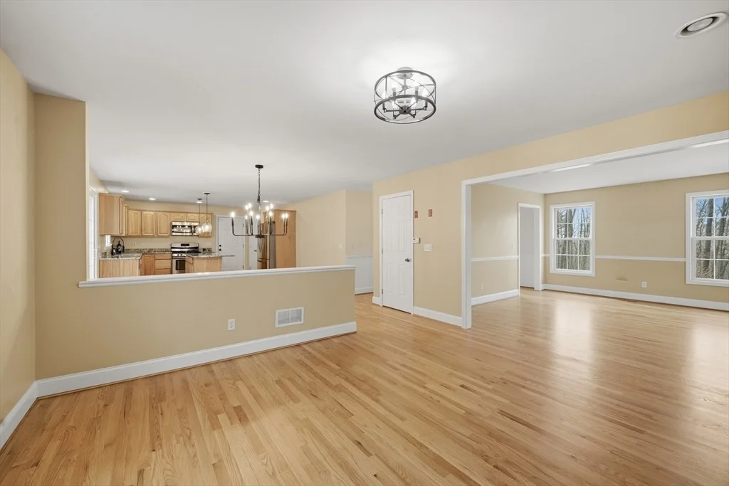 Photo of 1048 Main Rd