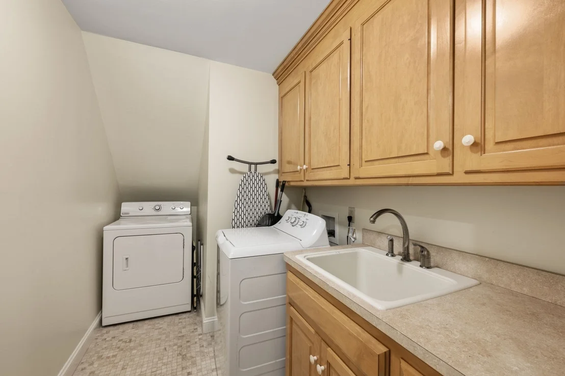 Photo of 250 Meadowbrook Road