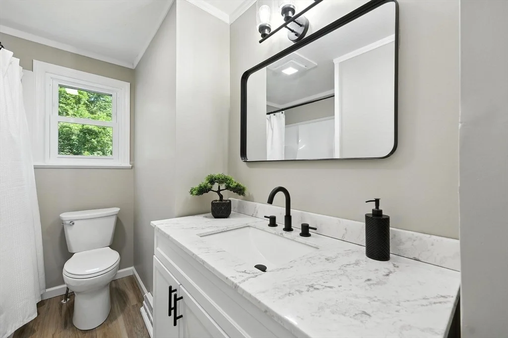 Photo of 908 Tinkham Road