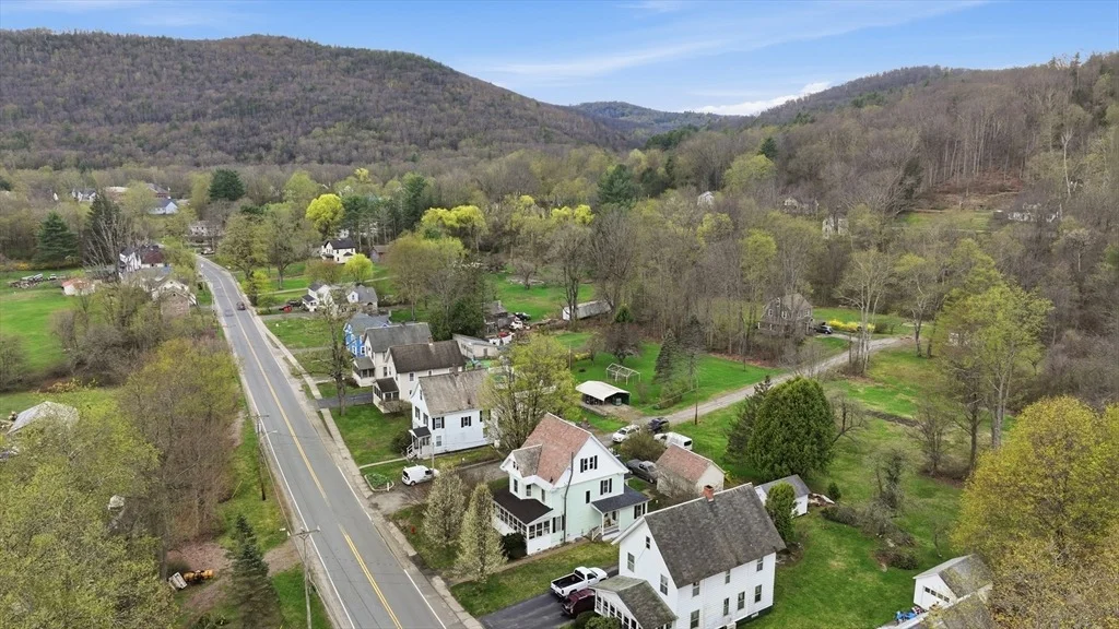 Photo of 84 Middlefield Rd