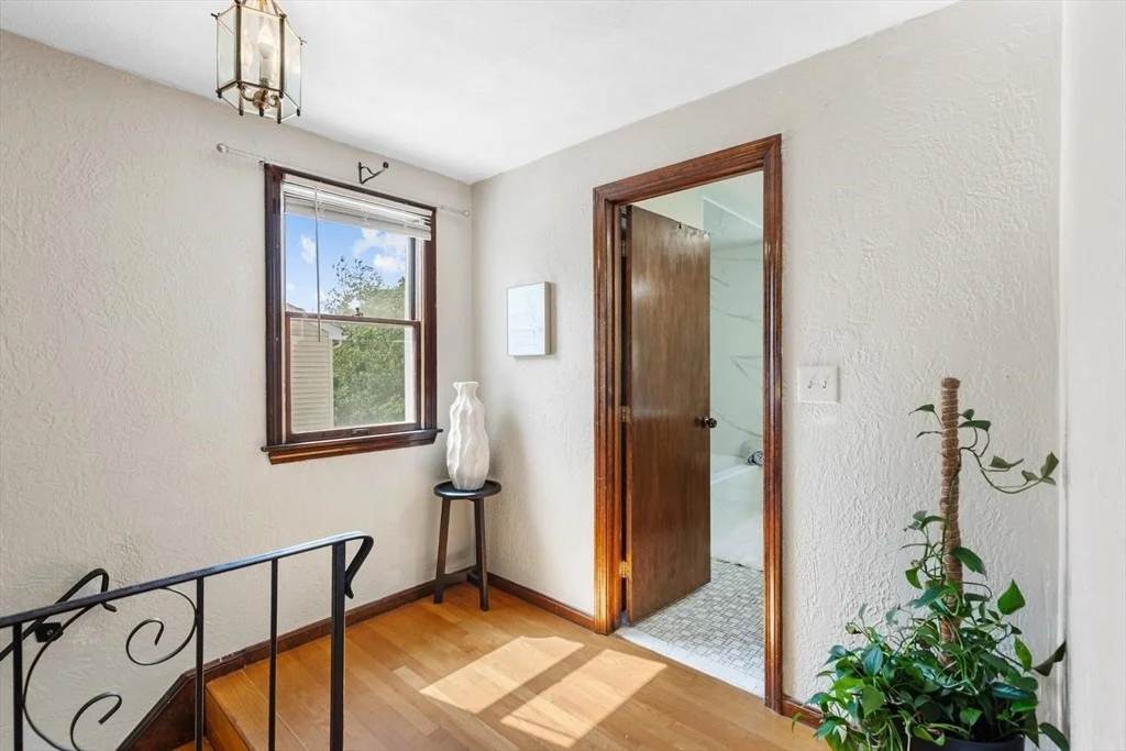 Photo of 70 Crescent Lane