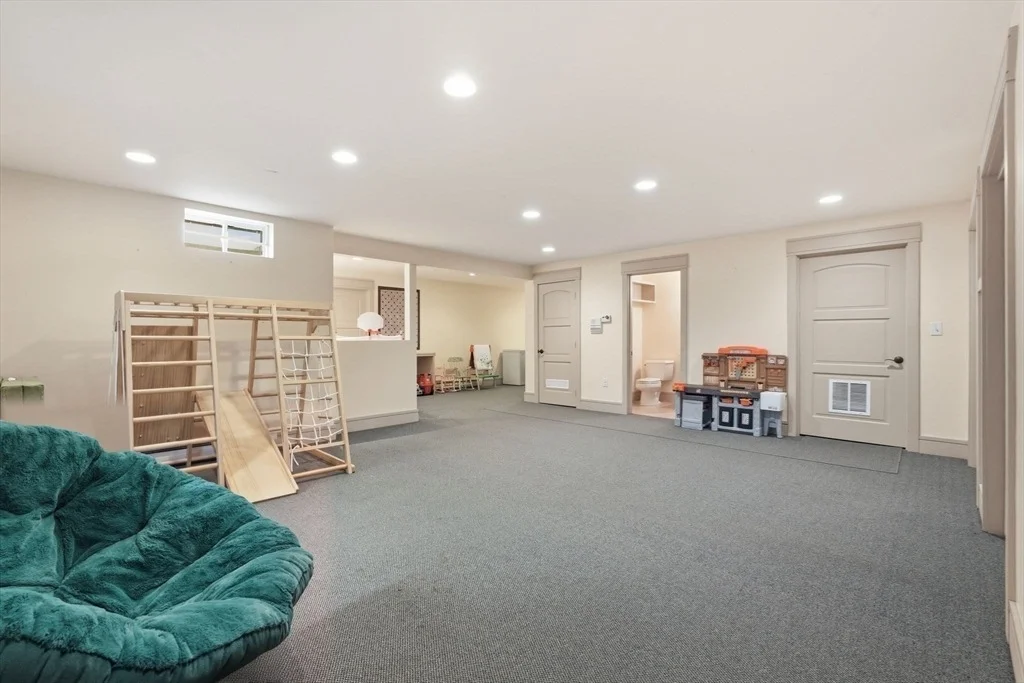 Photo of 18 Eveningstar Dr