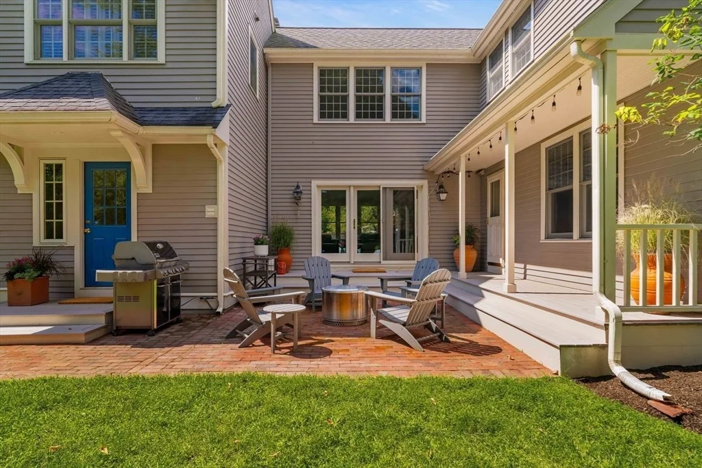 Photo of 38 Fuller Brook Rd