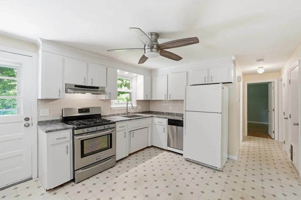 Photo of 46 Pinecroft Ave