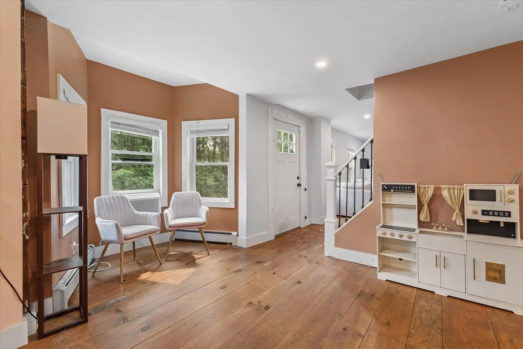 Photo of 152 N Main St