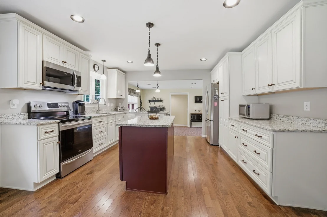 Photo of 425 River Road