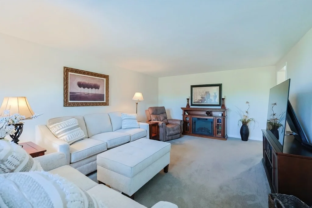 Photo of Unit B at 4 Megan Ct