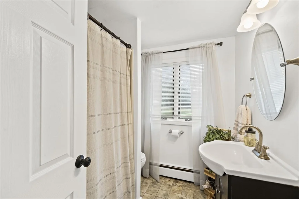 Photo of 2 Iris Ave