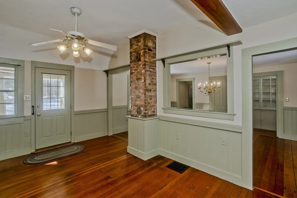 Photo of 172 Main St