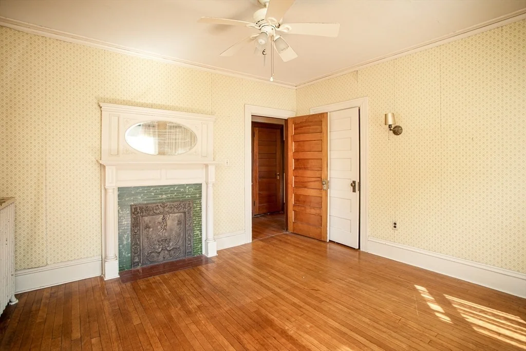 Photo of 888 Rock St