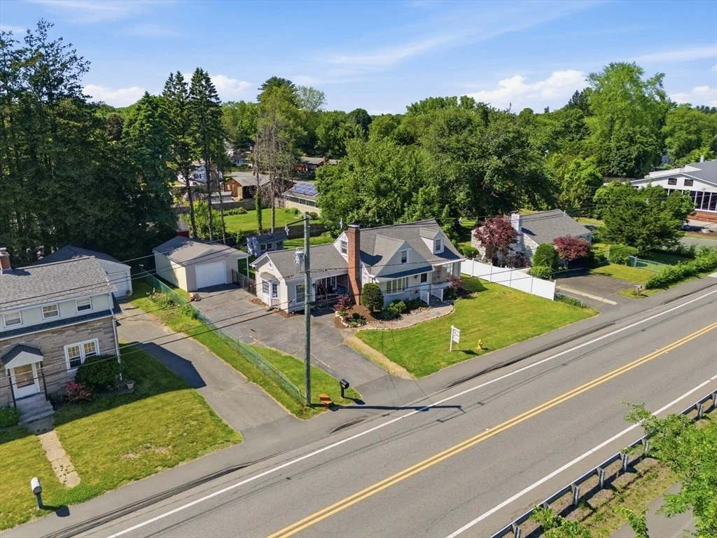 Photo of 375 River Rd