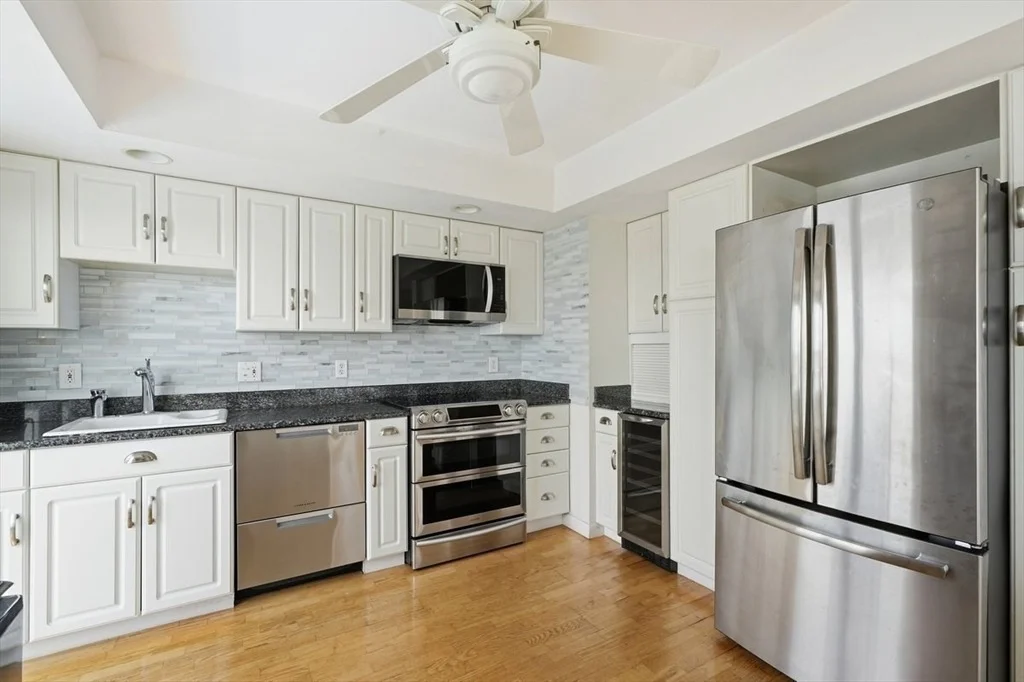 Photo of 79 Edgewater Dr