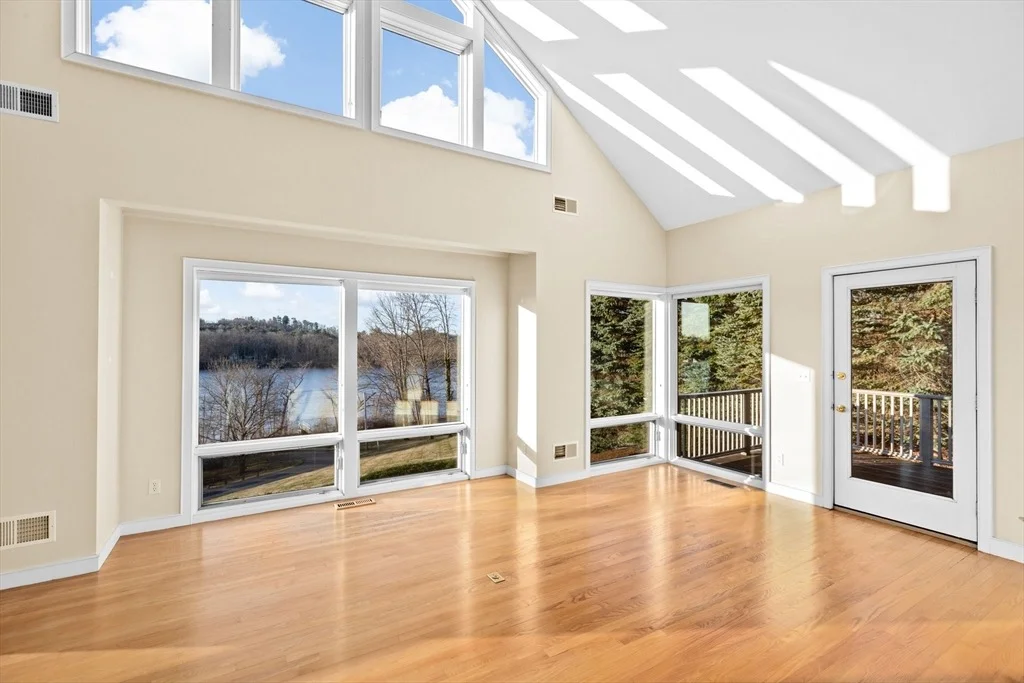 Photo of 56 River Rd