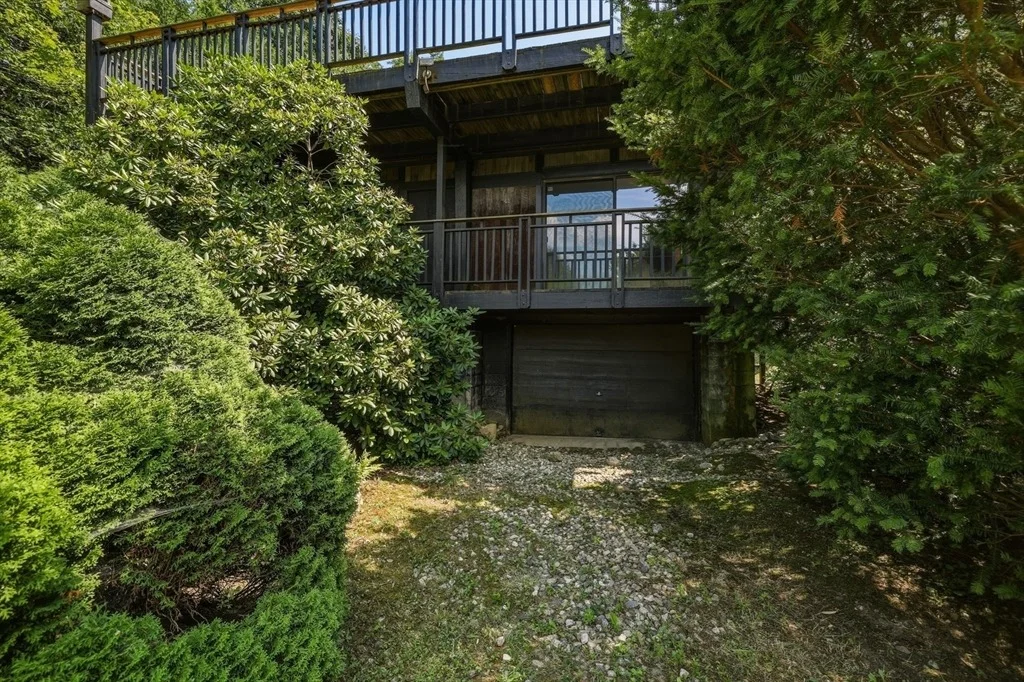 Photo of 5 Laurel Ridge Dr