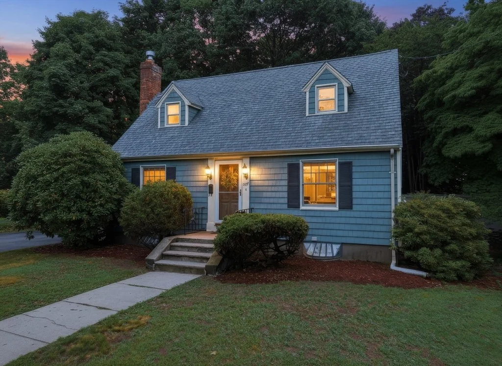 Photo of 8 Brackett Ave