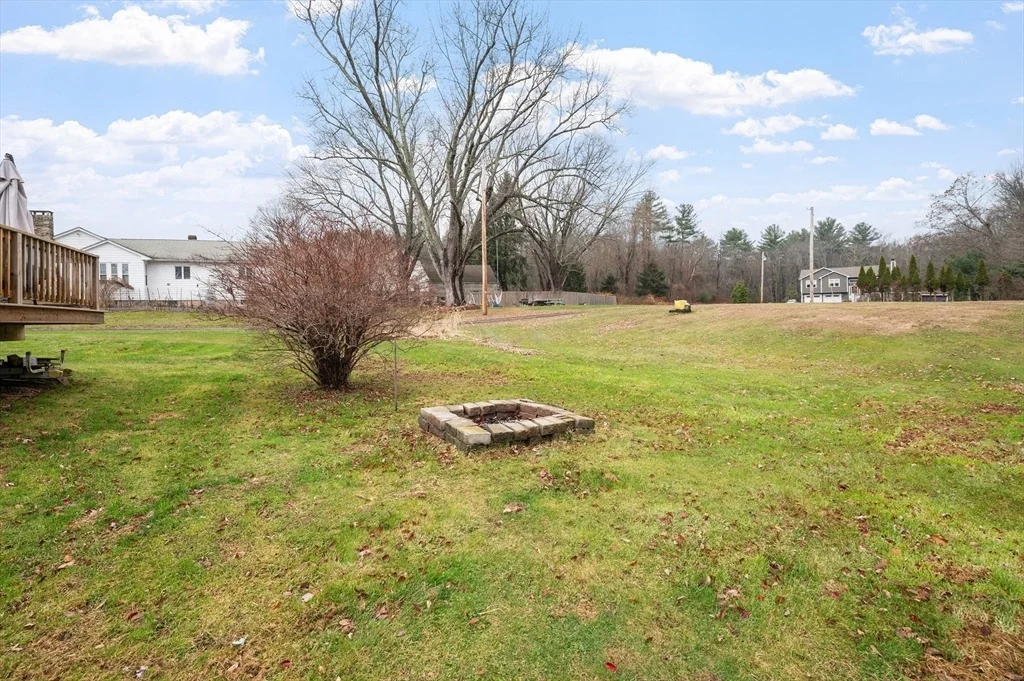 Photo of 1261 Putnam Pike