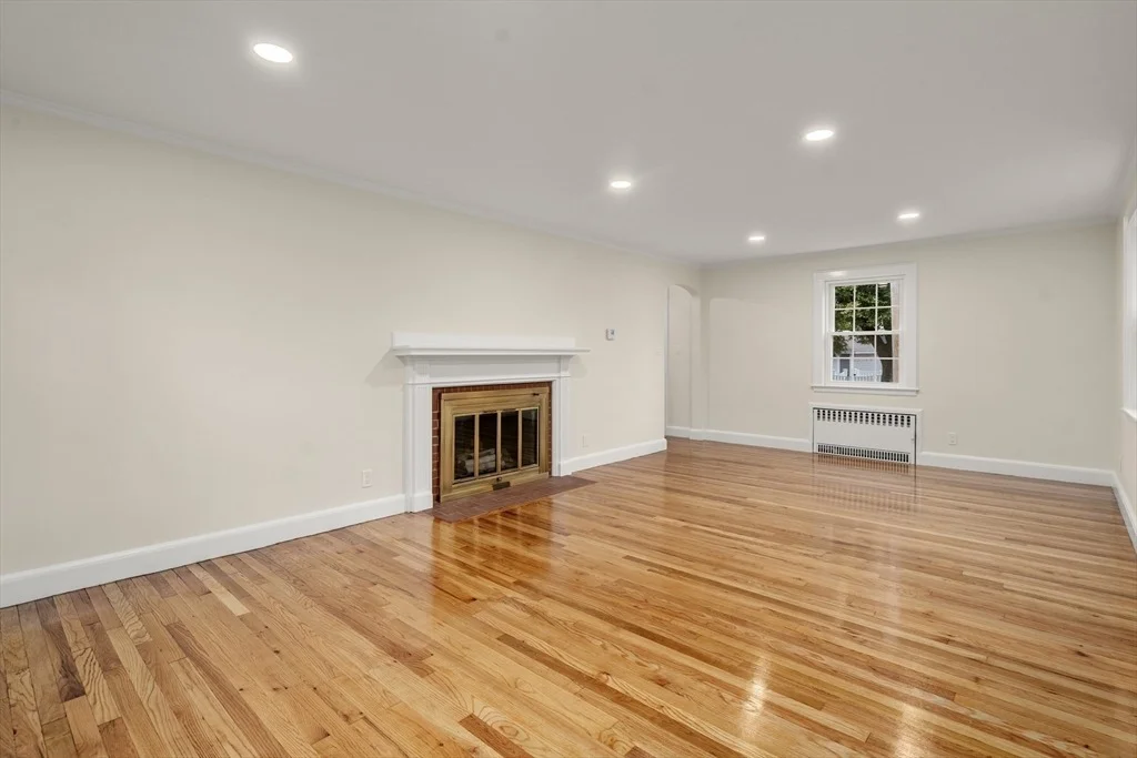 Photo of 6 Audubon Rd