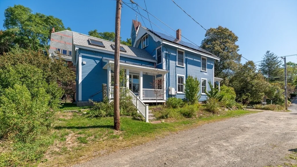 Photo of 962 Washington St